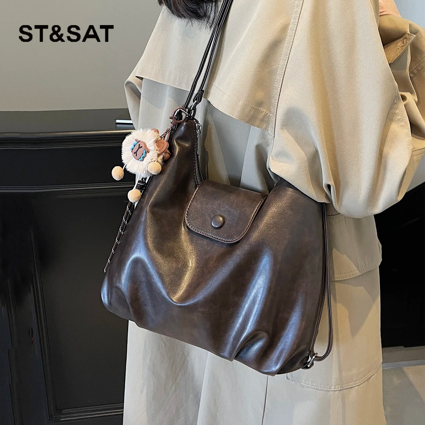 星期六旅游通勤背包新款托特包斜挎双肩包通勤单肩包女大容量两用