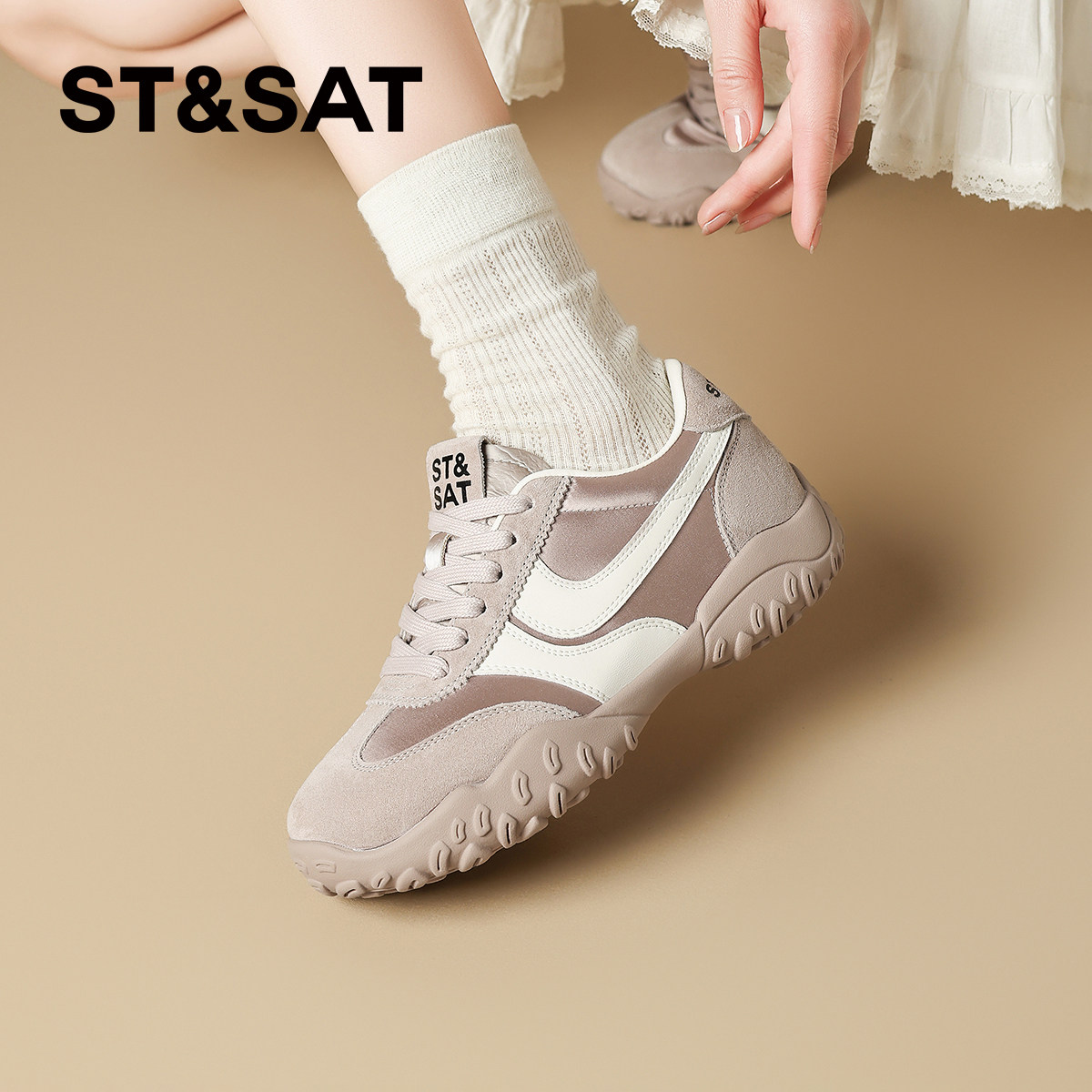 星期六轻便软底厚底德训鞋女款春季新款增高运动休闲鞋跑步鞋子