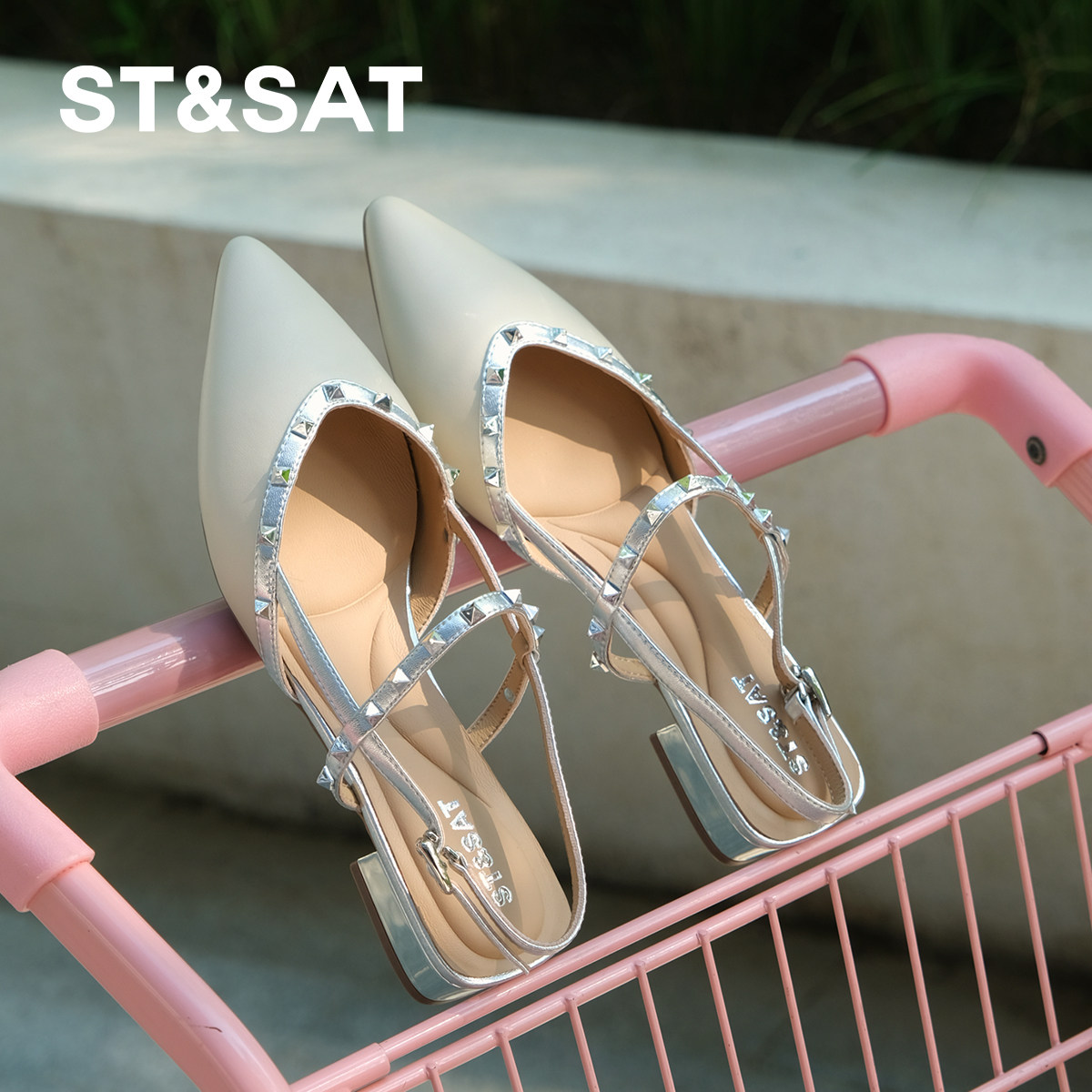 高级感羊皮星期六夏季气质包头凉鞋女尖头气质铆钉配裙子一字带鞋