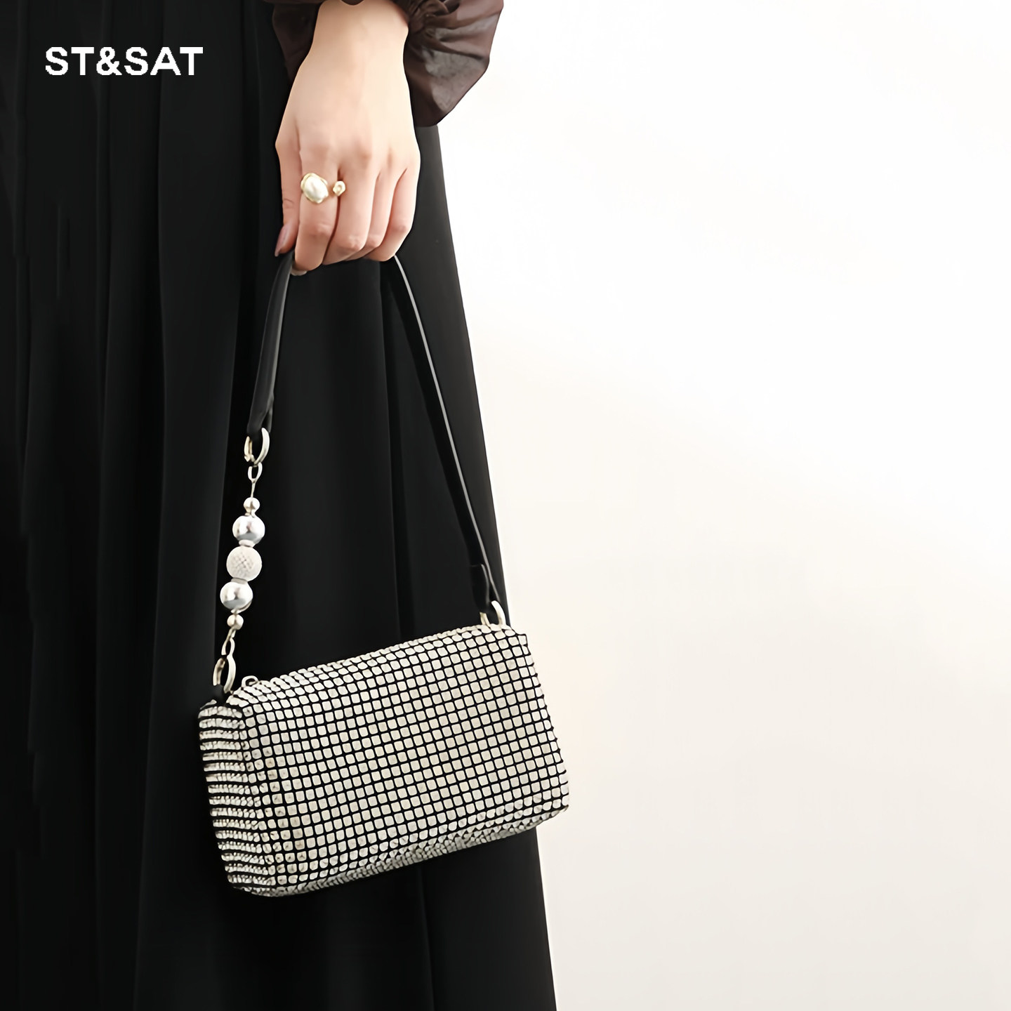 星期六水钻包包2025新款女士轻奢高级感斜挎手提包小众链条腋下包