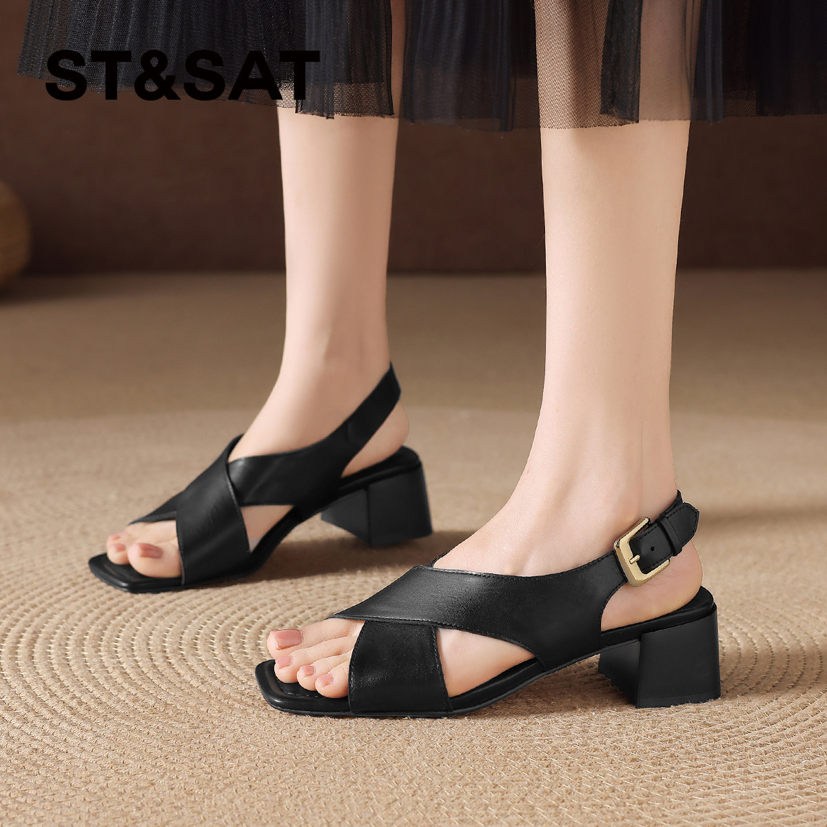 星期六真皮牛皮罗马凉鞋女士鞋子2026夏季新款交叉绑带粗跟高跟鞋