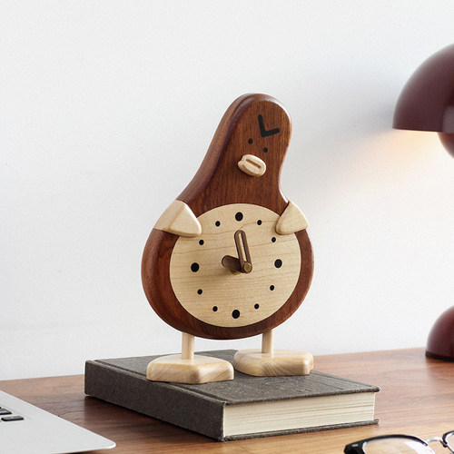 龙猫2024款胡桃木座钟