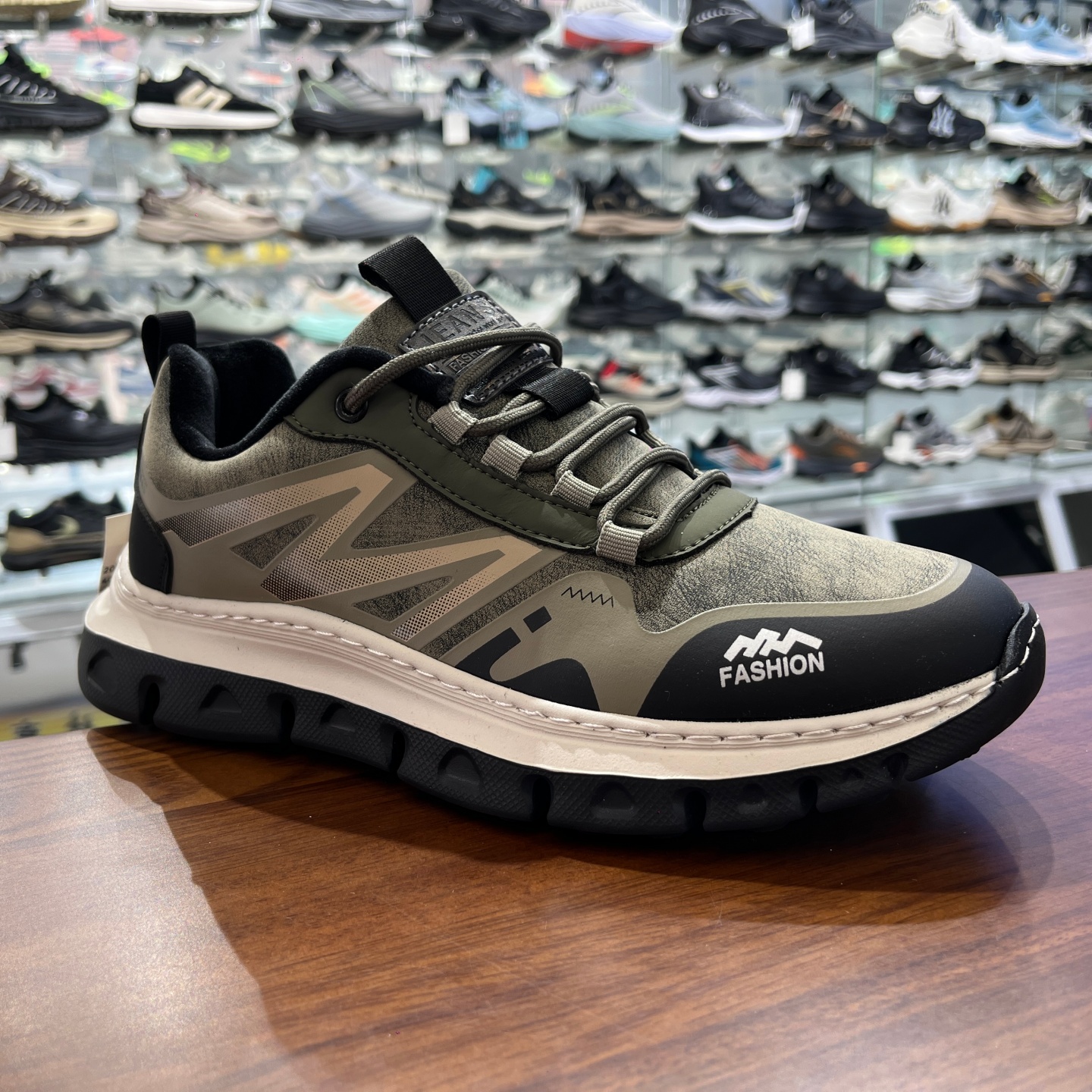 捡漏实体店200+撤柜冬季薄绒保暖软底老爹鞋日常百搭运动休闲男鞋