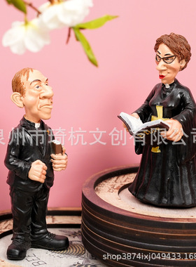 跨境热销教堂牧师人物摆件客厅玄关橱柜创意装饰品书房办公室摆设