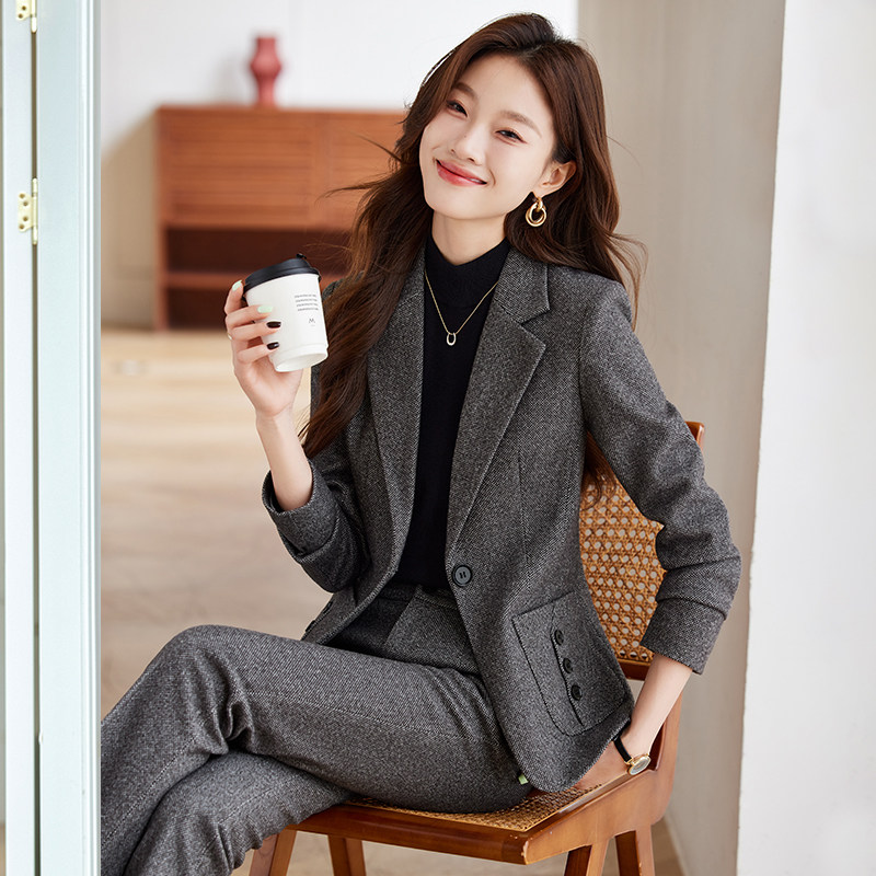 毛呢西装套装女秋冬高级感2025新款职业装小个子休闲女士西服外套