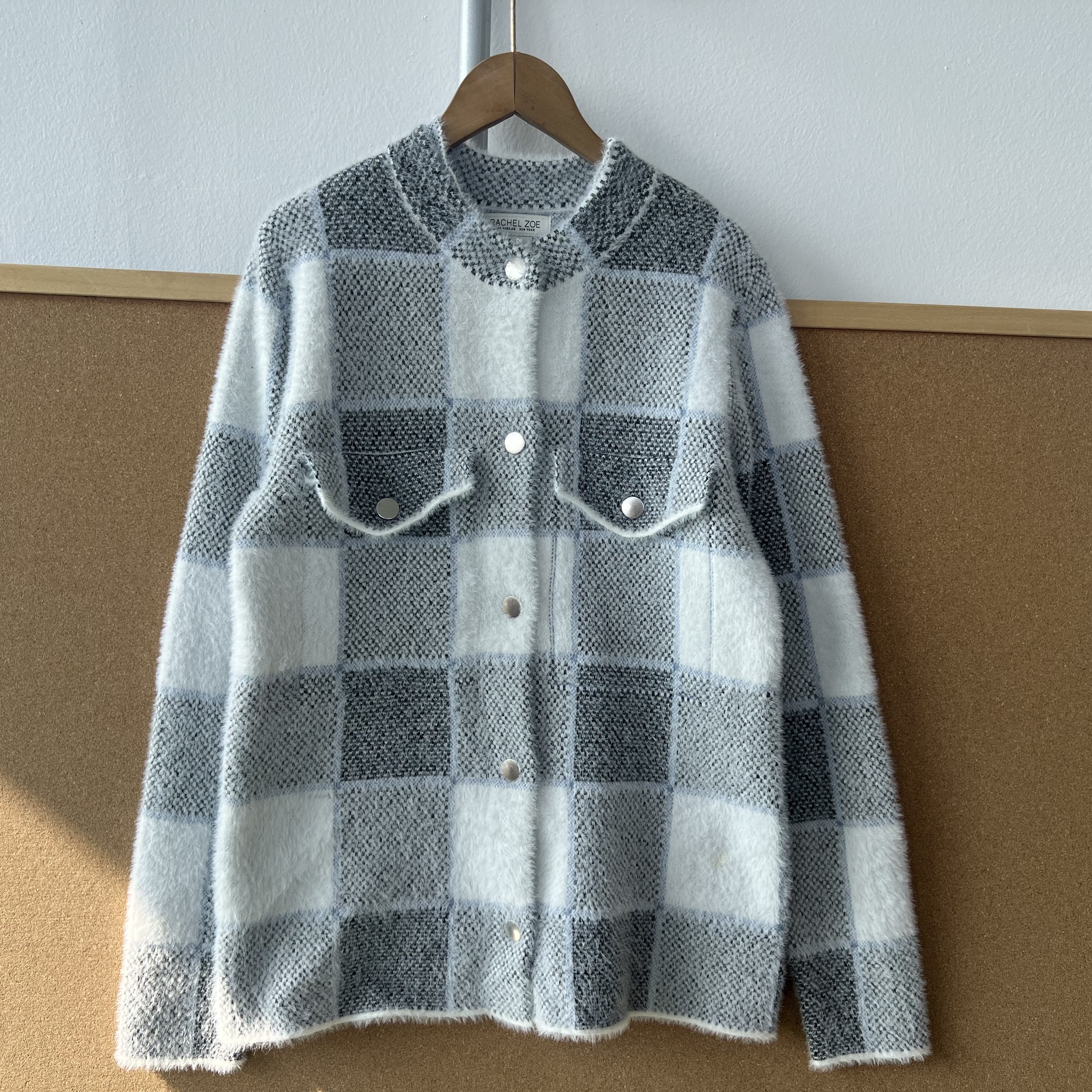 楼10A-58春秋毛绒质感软糯舒适肌理感撞色格纹单排扣短外套H25-11