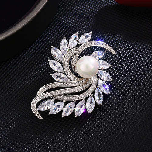 新款时尚锆石女胸针西服花朵胸花简约别针大衣配饰品胸针