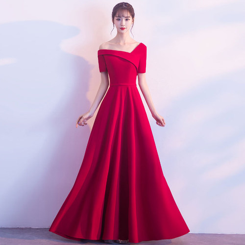 高贵优雅宴会主持人晚礼服