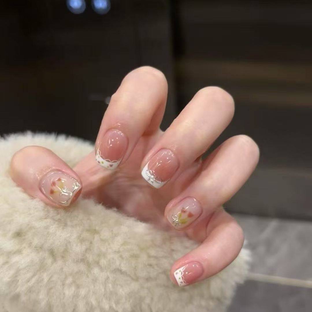 法式穿戴甲郁金香简约短款气质显白美甲裸色指甲光疗贴片温柔