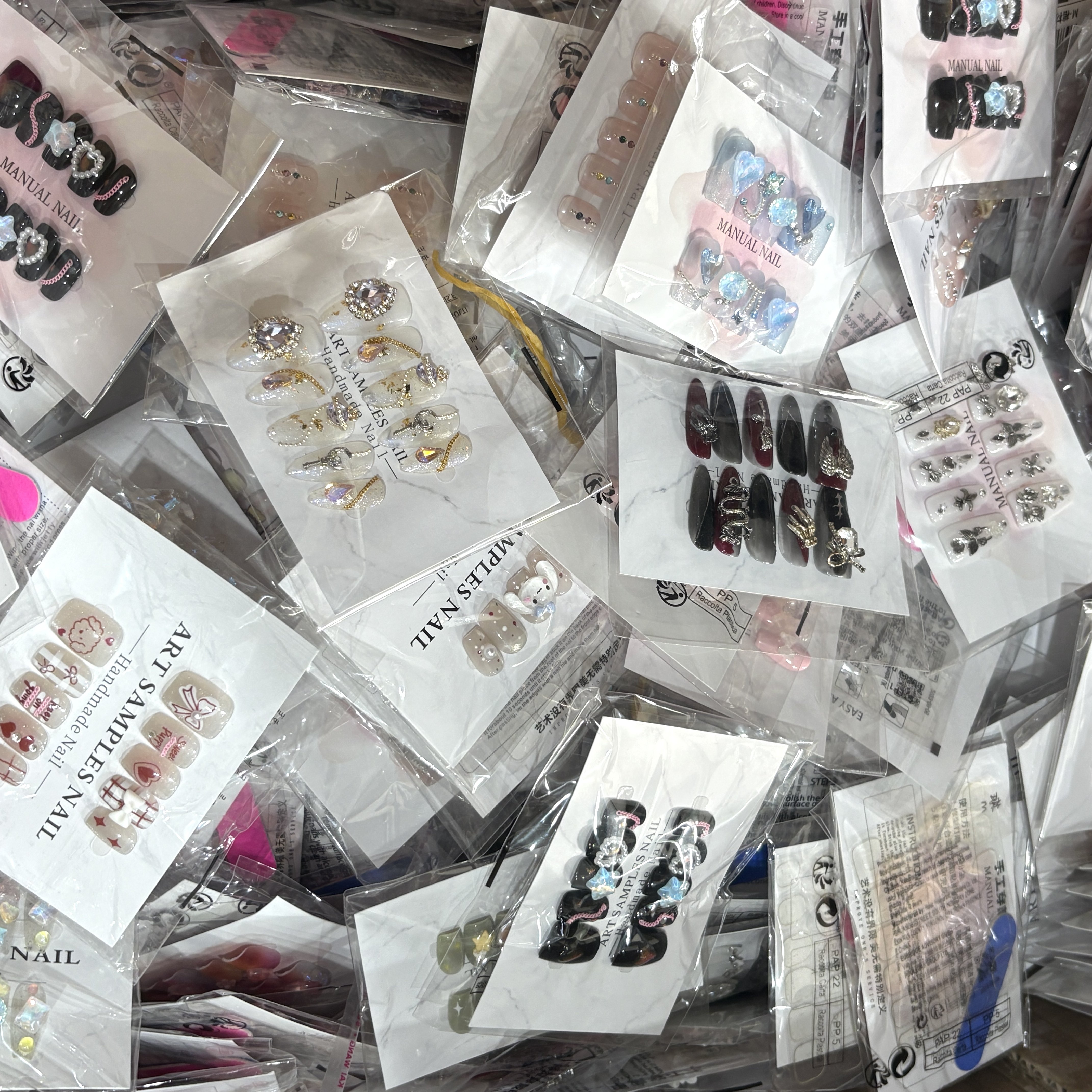 惊喜穿戴甲盲盒随机款