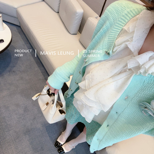 MAVIS LEUNG 怎么搭都好看 宫廷风大荷叶领口点点雪纺荷叶袖衬衫