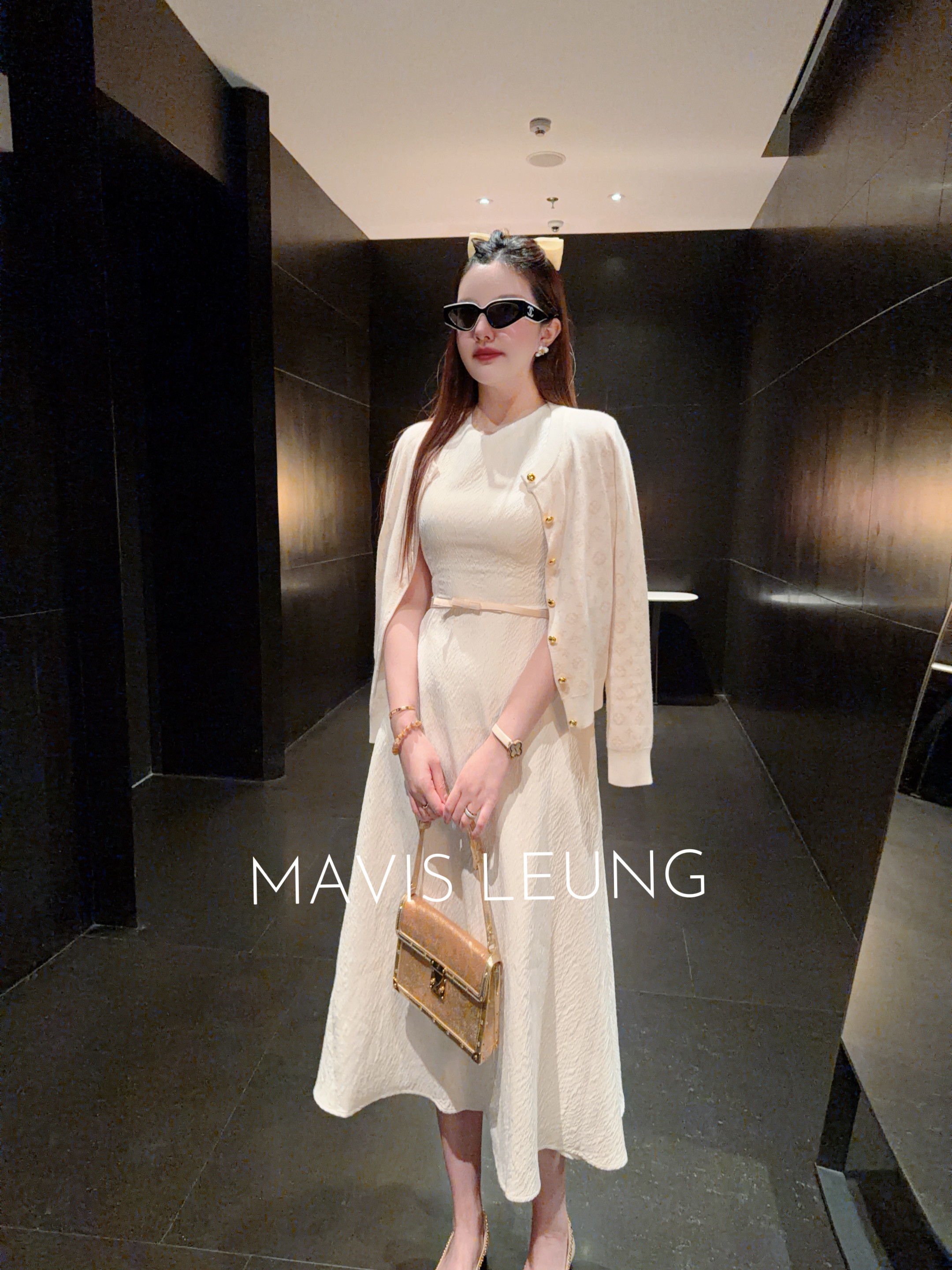 MAVIS LEUNG 伯克利高知裙 老花字母奶油色圆领长袖针织衫+连衣裙