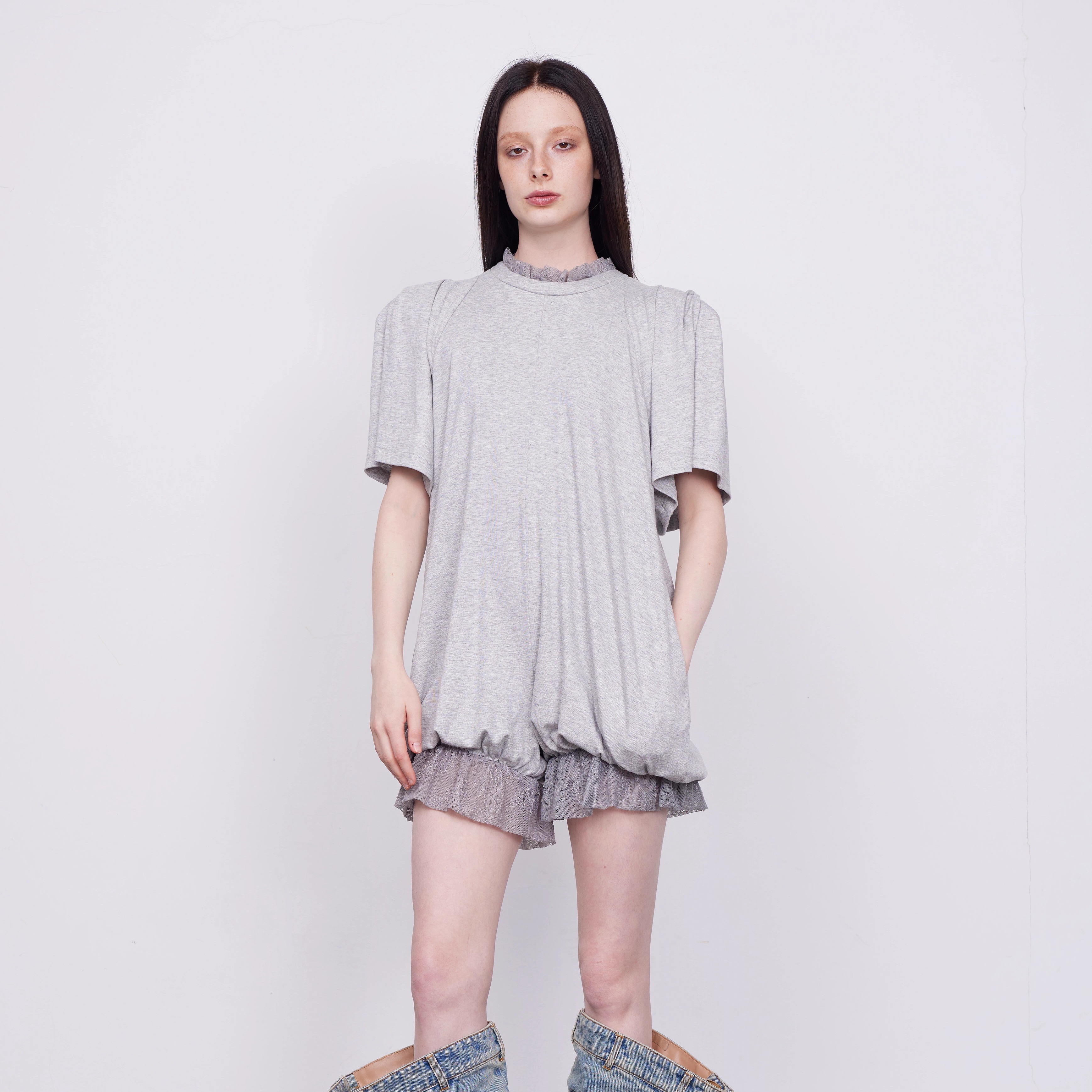 【陈卓璇同款】DONOTDISTURB原创蕾丝拼接垂感宽松半袖灯笼连体衣