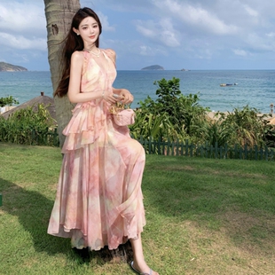 爱神信筏浪漫海边度假收腰连衣裙法式不规则收腰碎花吊带裙仙女裙