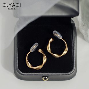 无耳洞简约扭曲圈一体式 蚊香盘耳夹欧美风小众设计女莫比乌斯耳饰