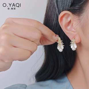 无耳洞轻奢珍珠母贝羽毛一体式蚊香盘耳夹微镶闪锆耳钉女耳饰甜美