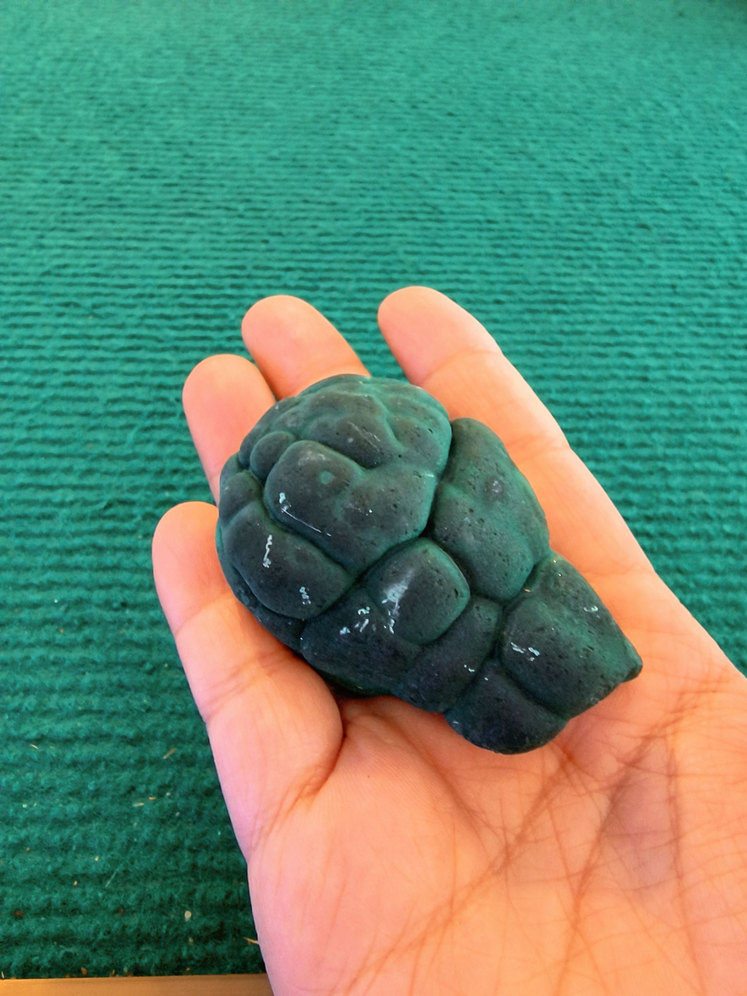 天然孔雀石原石摆件皮壳绒毛状精致小件观赏石头