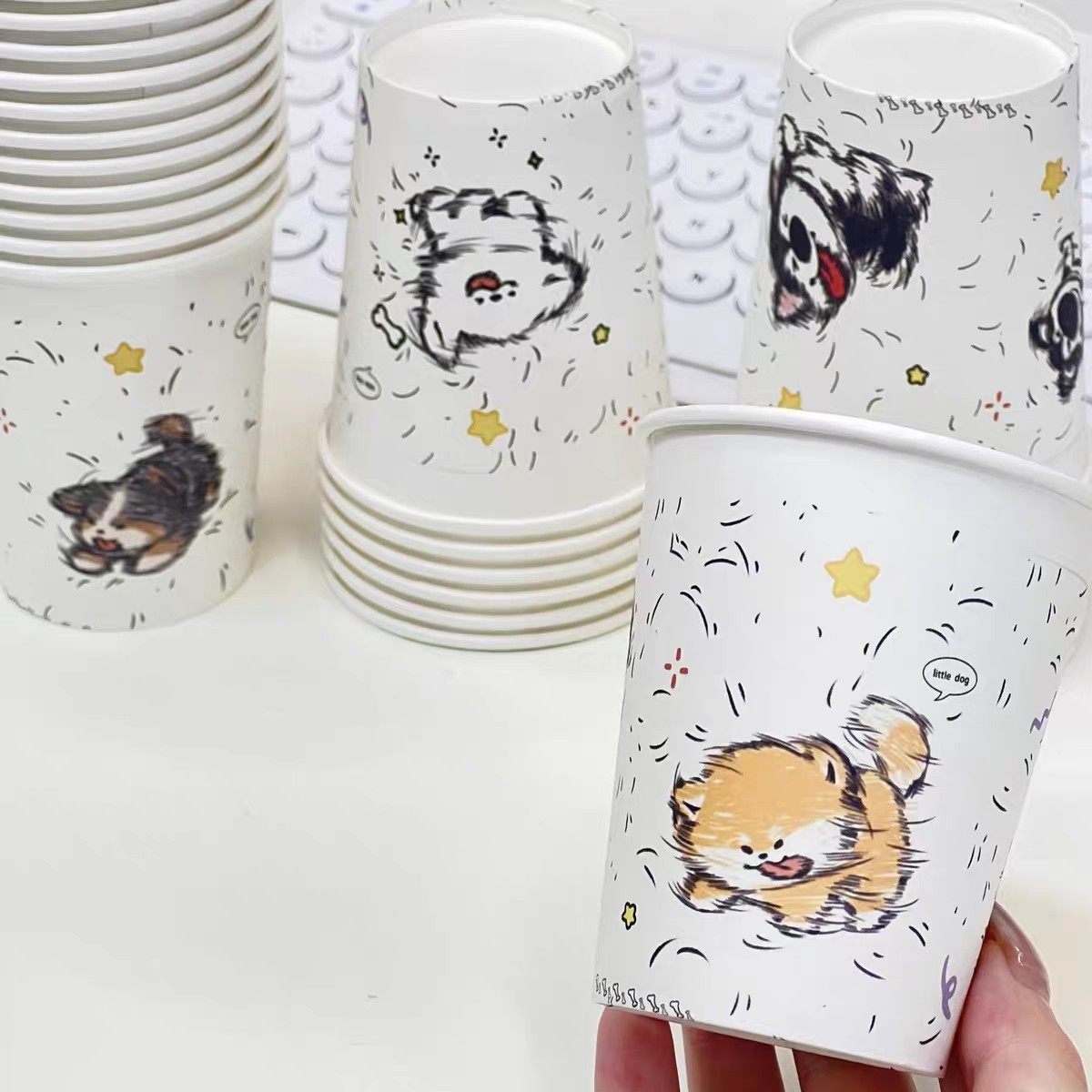 潦草小狗可爱纸杯粉嫩卡通家庭新年聚会喝水饮料一次性杯子加厚,模玩/动漫/周边/娃圈三坑/桌游,动漫水杯/居家/百货,淘宝优惠券,粉丝福利购,淘宝优惠卷