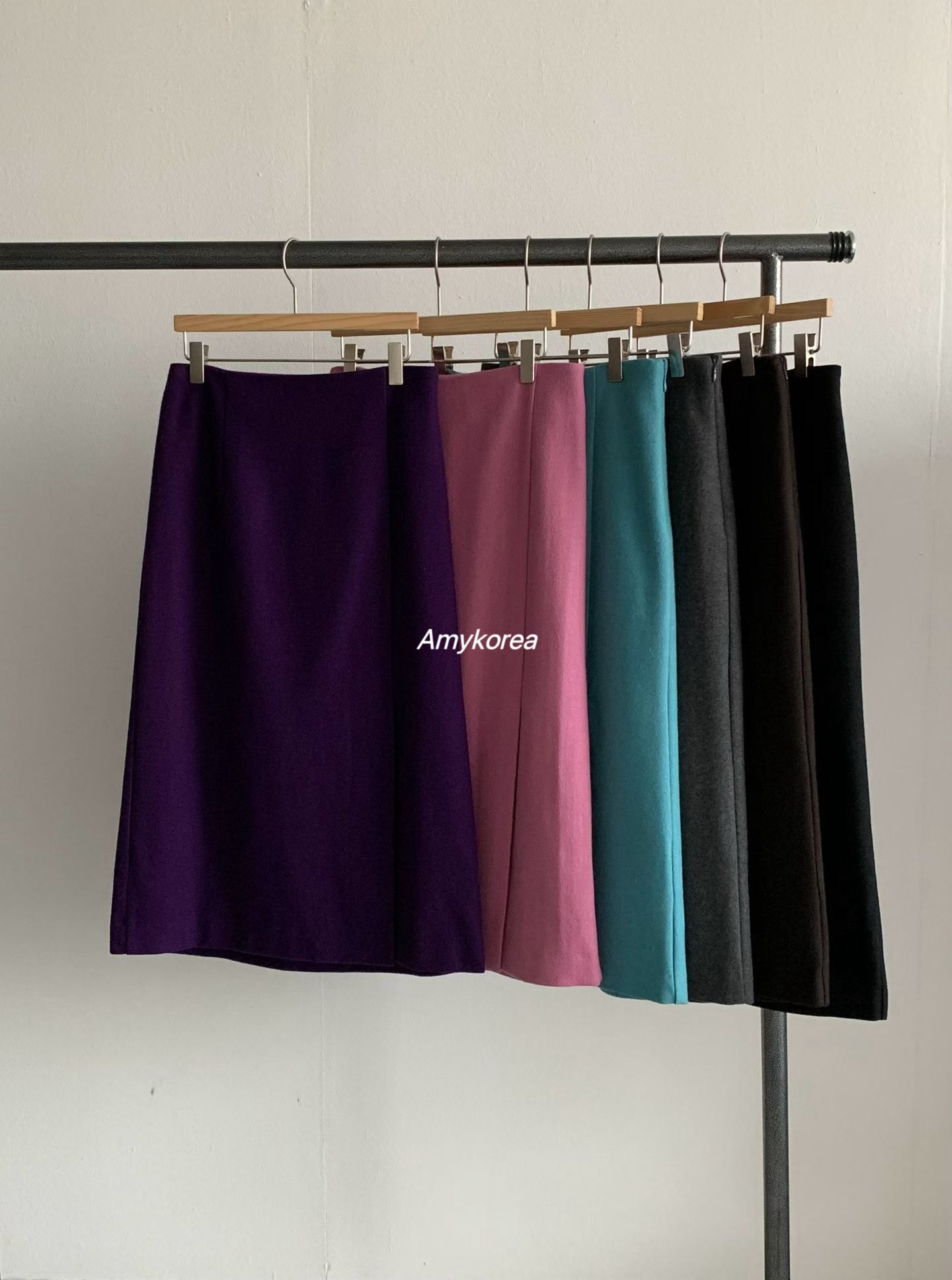 RIVEROOM Amy韩代 25fw 东大门 洋气纯色 直筒前开叉 包臀半身裙
