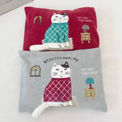 日本Kusuguru刺绣胖猫摇粒绒电热管充电暖手宝敷肚子暖水袋7630