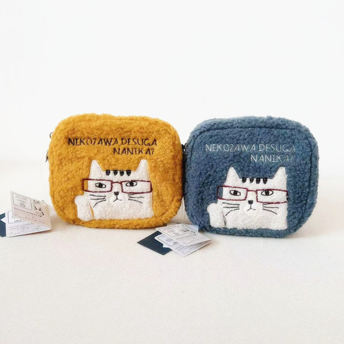 日本kusuguru刺绣眼镜猫方型零钱包仿羊羔毛化妆包零钱收纳包6731