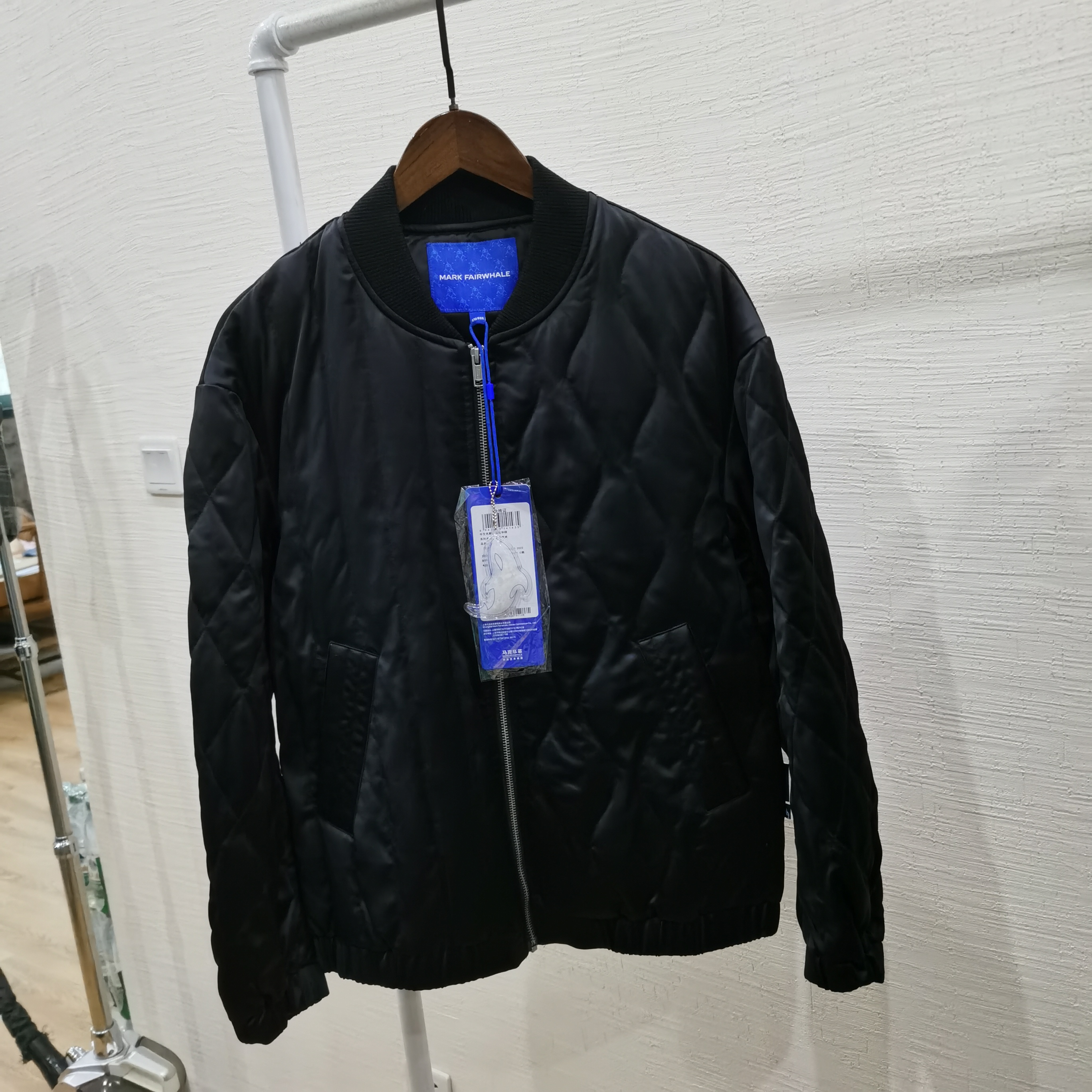 商场撤柜男士秋冬薄羽绒夹克黑色棒球领简约款精神帅气白鸭绒外套