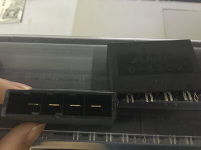 一手现货 2-917542-2 TE D-5200 4脚