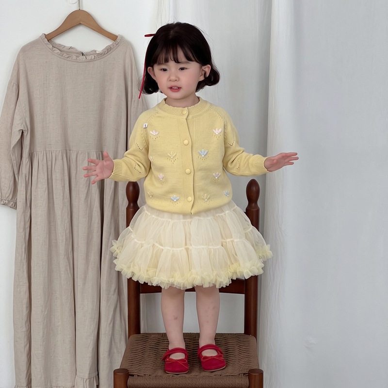 2026春秋新款女童针织开衫儿童黄色花朵刺绣圆领毛衣外套宝宝上衣