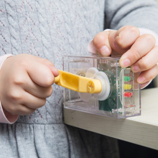 蒙氏自然科学早教教具手摇发电机儿童科普实验齿轮运动力学观察