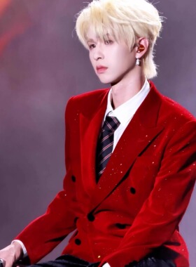 何浩楠明星同款红色烫钻双排扣西装男轻奢舞台演出高级感西服套装