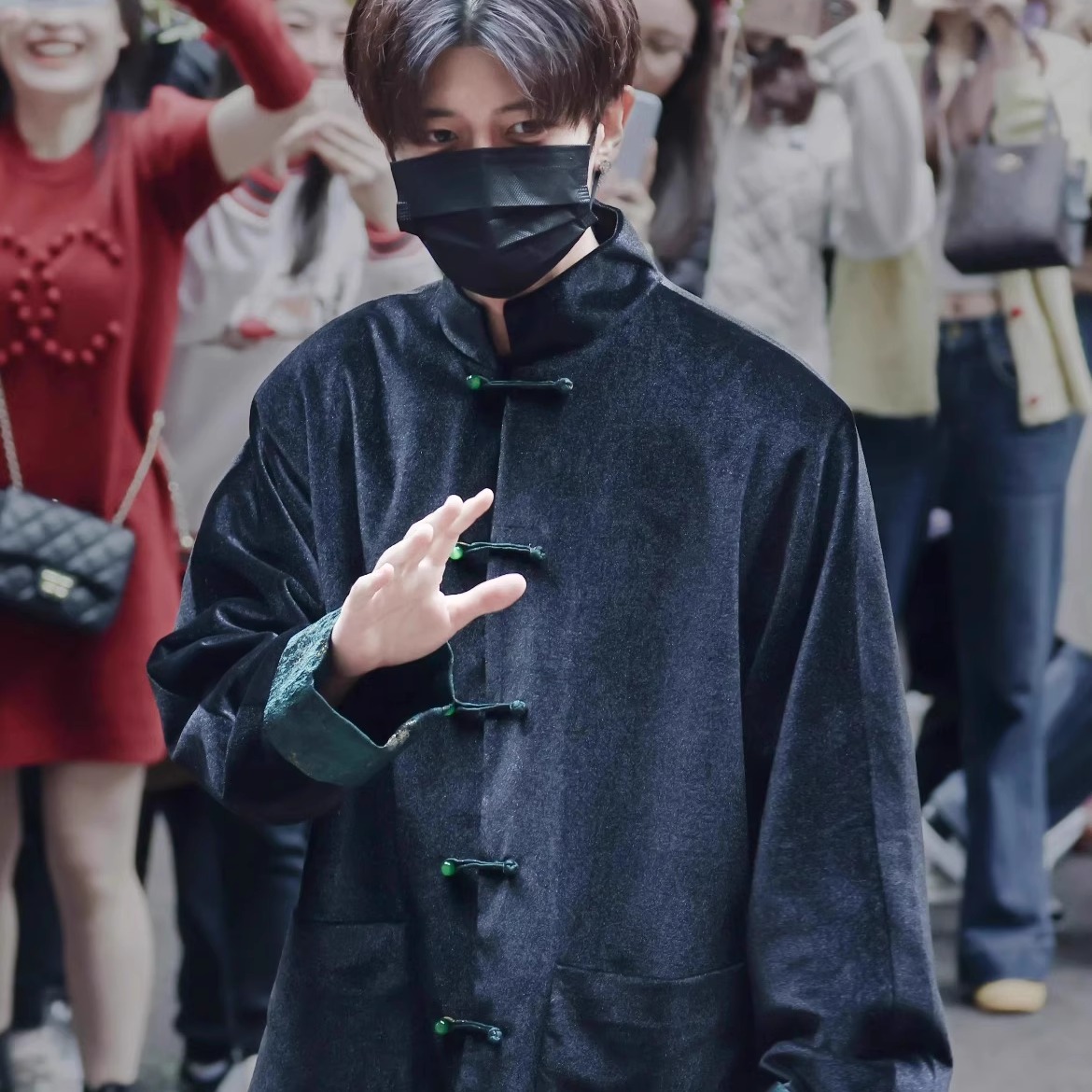 任嘉伦唐装金丝绒精致潮西服外套