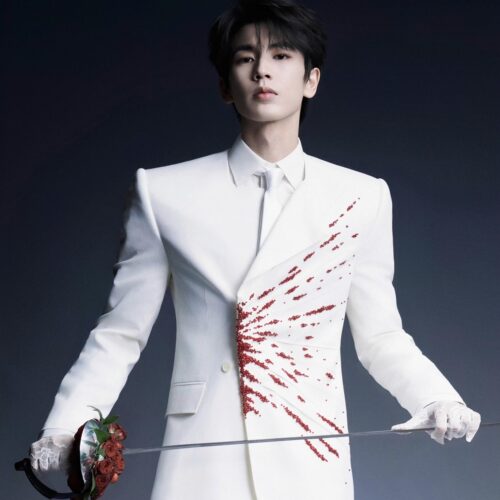 张凌赫明星同款男白色高端钻西服