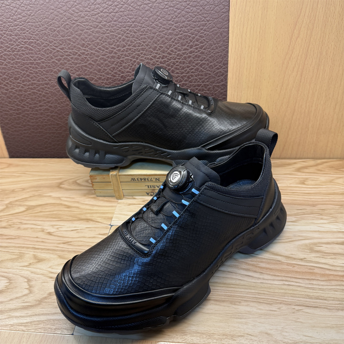 外贸头层牛皮厚底轻盈减震运动休闲鞋男真皮螺旋扣透气舒适健步鞋,流行男鞋,时尚休闲鞋,淘宝优惠券,粉丝福利购,淘宝优惠卷