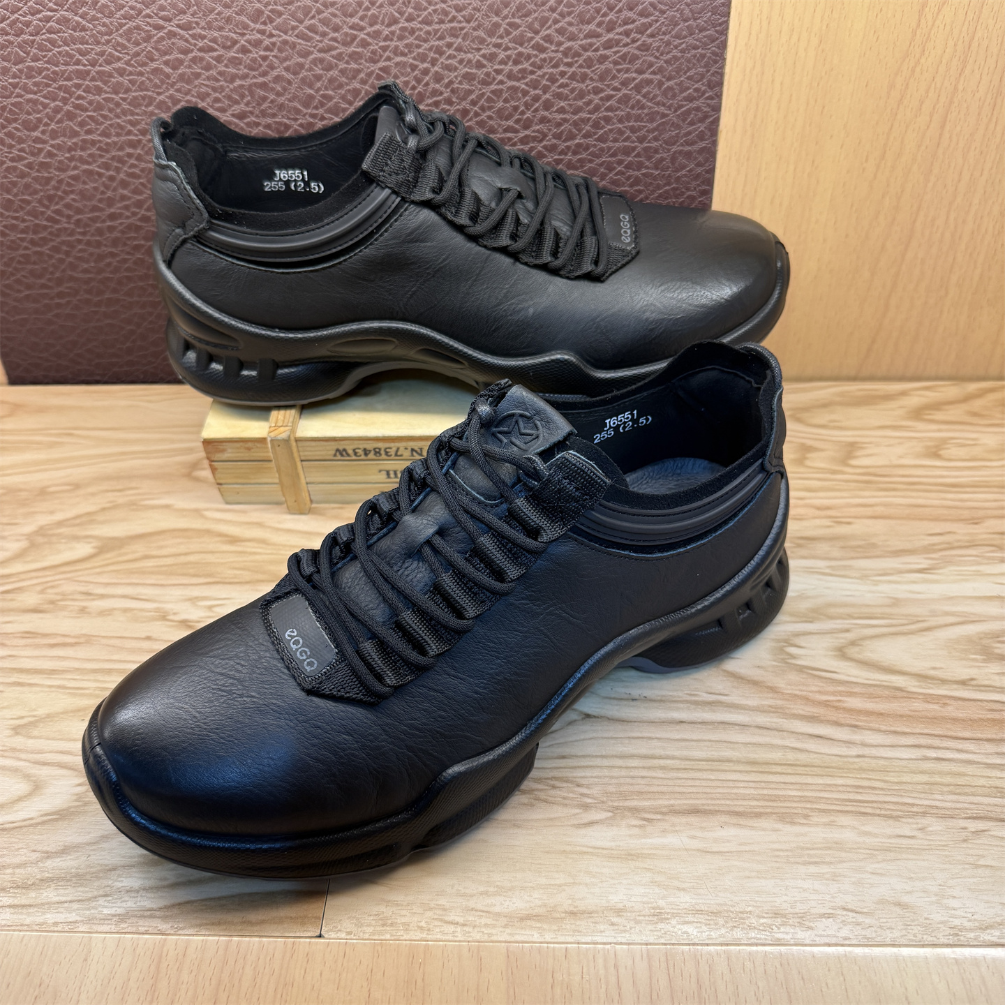 外贸头层牛皮厚底轻盈减震休闲鞋