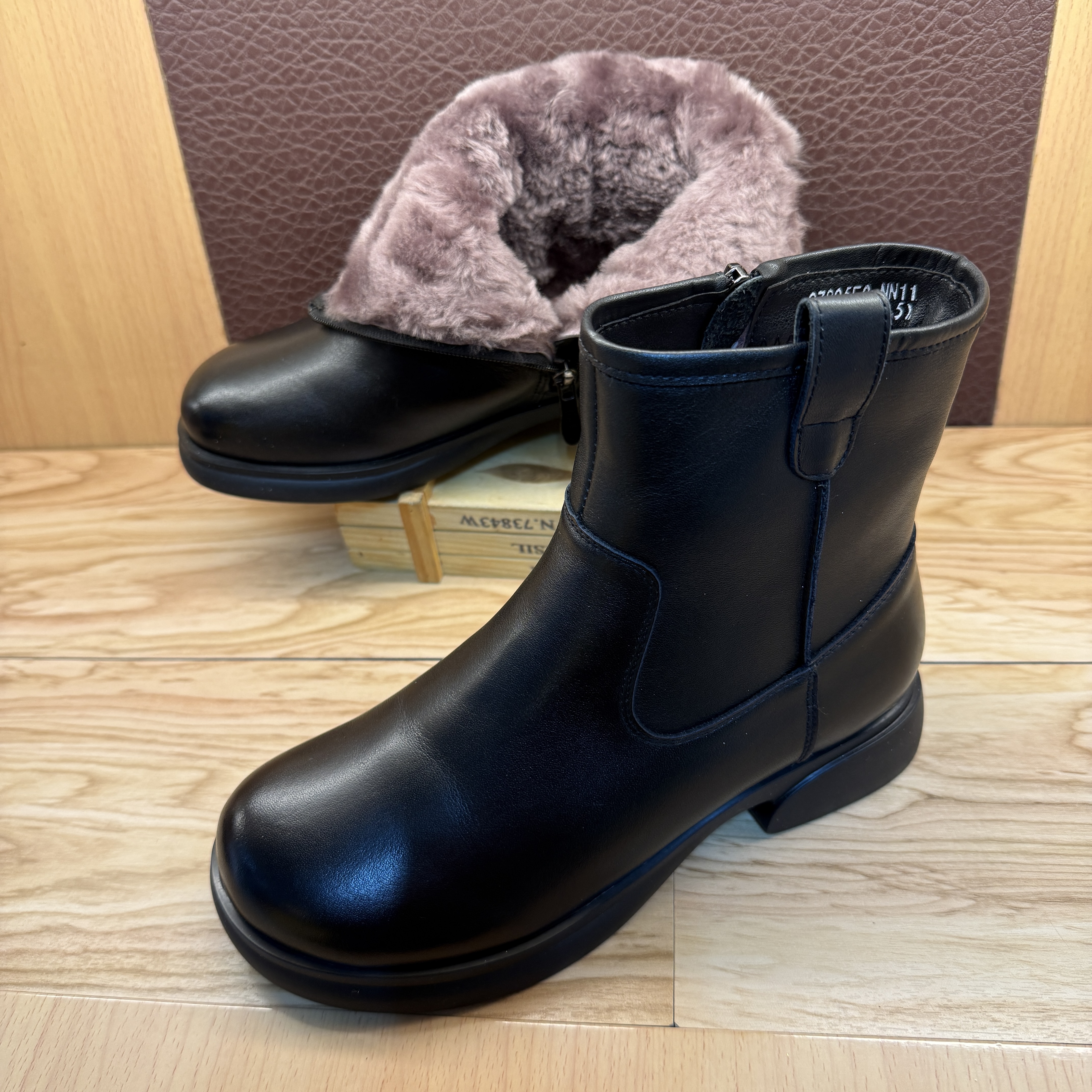 阳光头层牛皮羊毛中筒保暖舒适女棉靴冬季皮毛一体防寒户外雪地靴