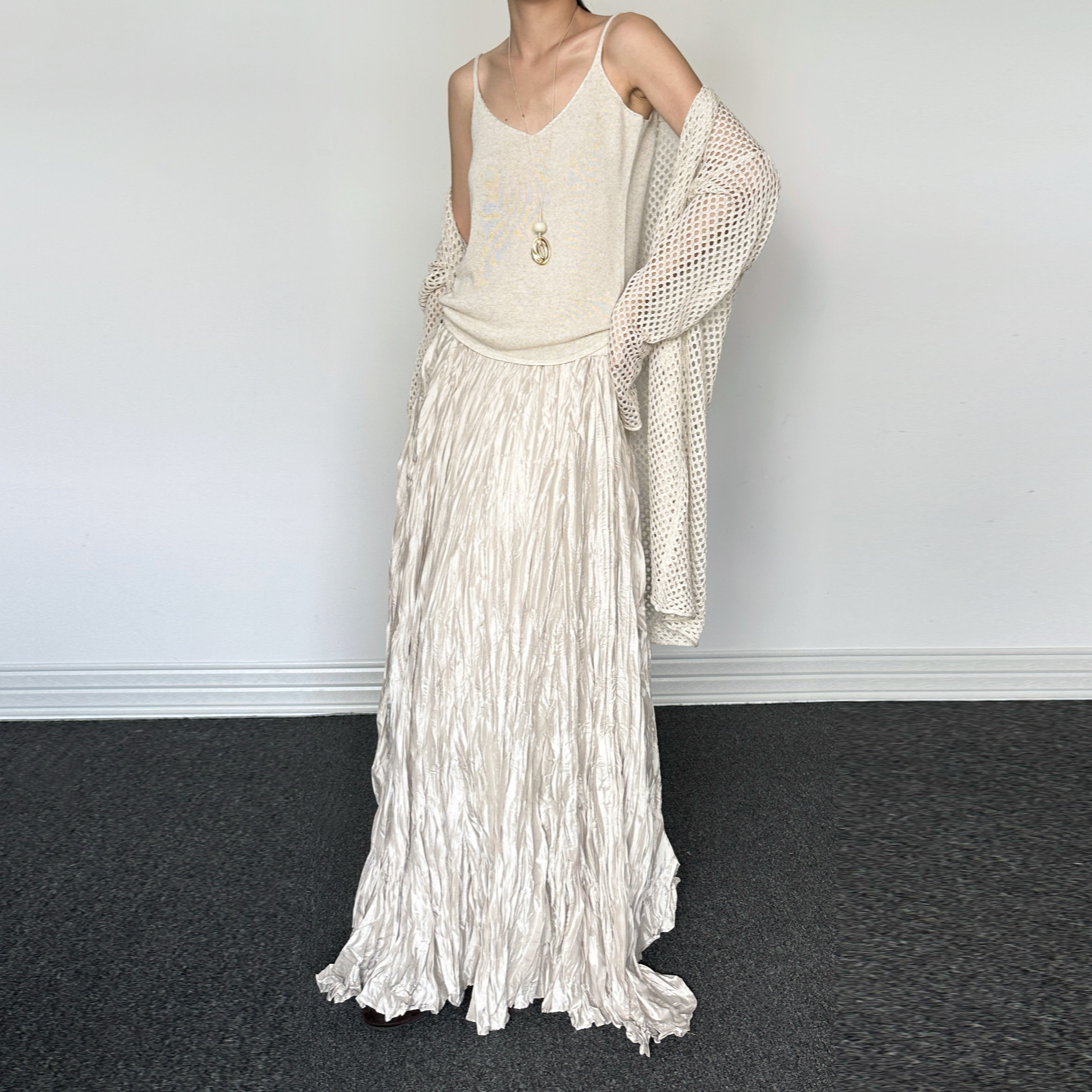 尢系UXI 复古小众镂空针织设计开衫+百褶半身裙吊带背心套装杏色