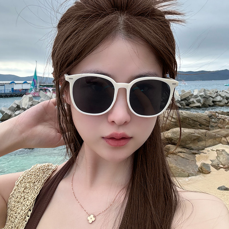 超大框白色边框海边墨镜女大脸高级感方圆脸显脸小偏光镜防紫外线