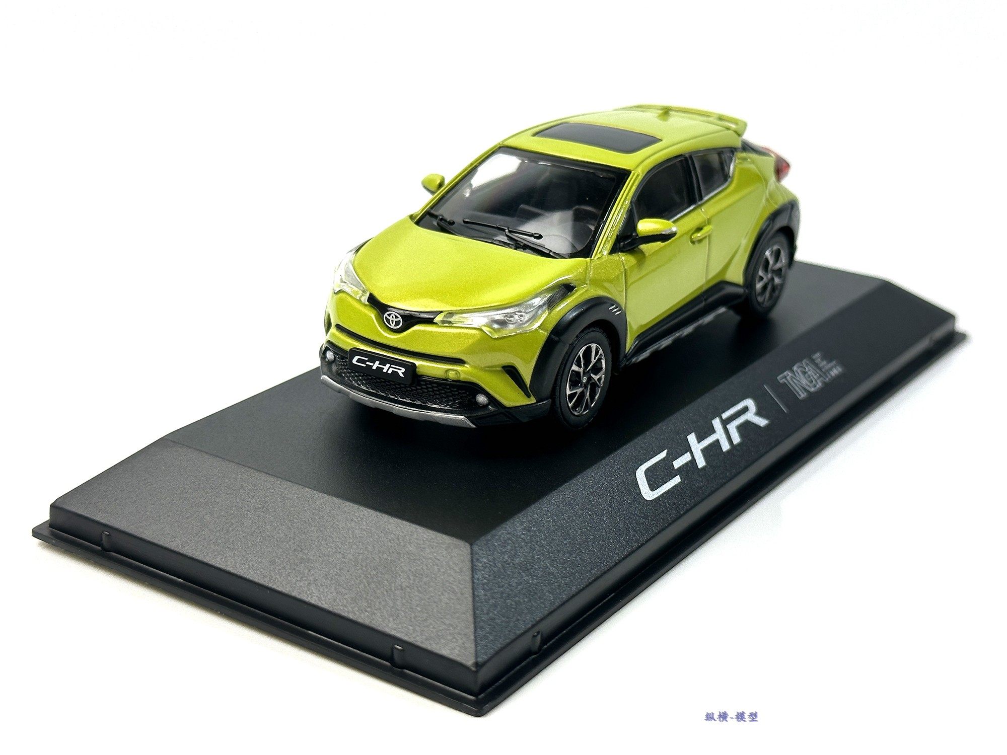 1:43原厂广汽丰田 chr toyota c-hr 红/黄/白多色合金汽车模型