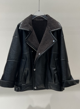店艾诺丝2025冬季新款时尚翻领皮衣女加绒保暖酷飒皮外套AR104124