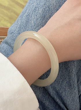 天然阿富汗青白玉圆条手镯女款清新甜美小香风玉石镯子送闺蜜礼物