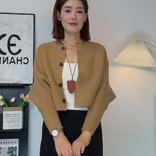 小香风短款毛衫韩版休闲复古蝙蝠袖针织开衫女春秋显瘦百搭上衣