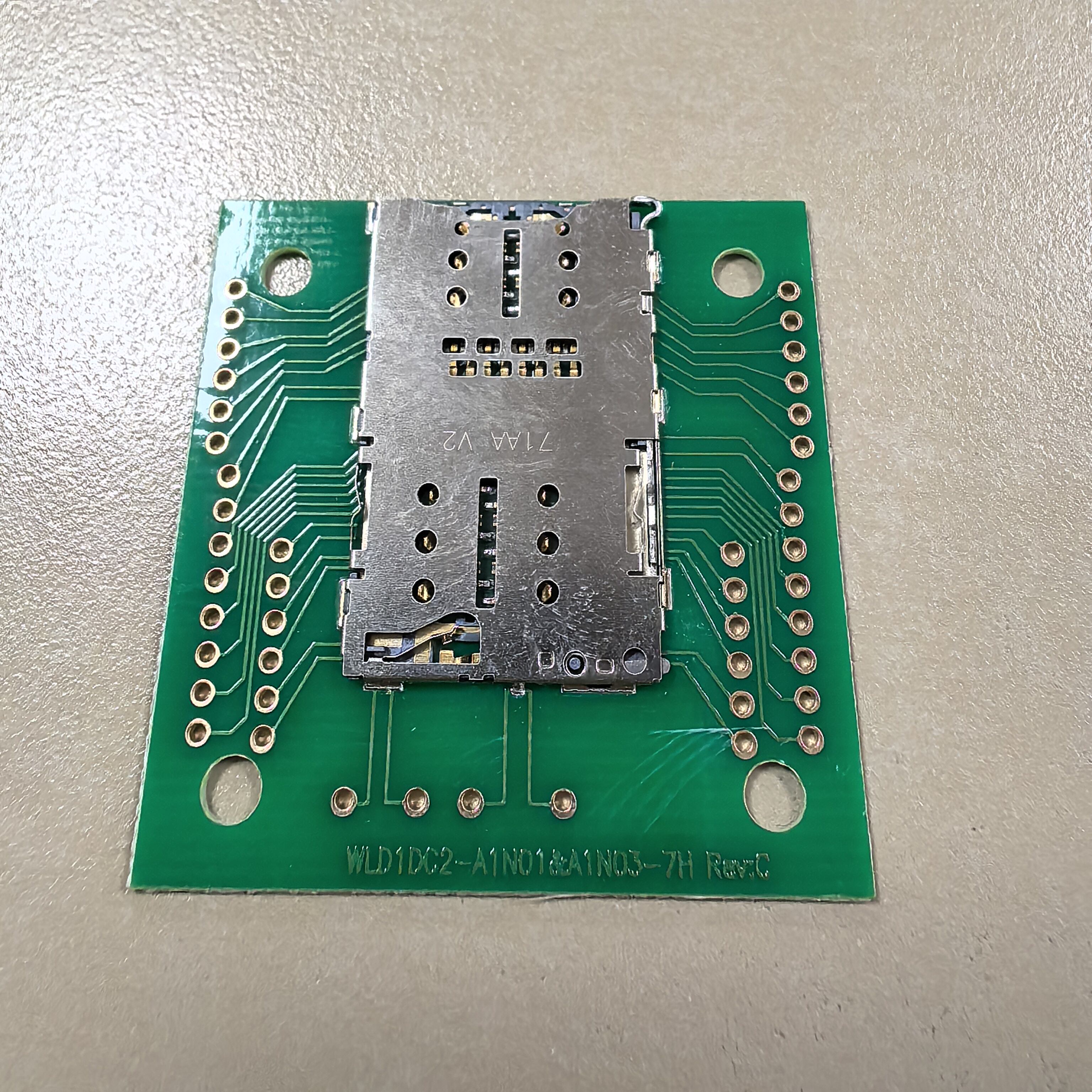 WLD1DC2-A1N01-7H  Foxconn 二合一SIM+TF卡座连接器测试治具板