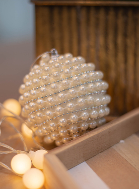 外贸出口圣诞节装饰品白色珍珠球8cm红色毛球圣诞树挂件橱窗装扮