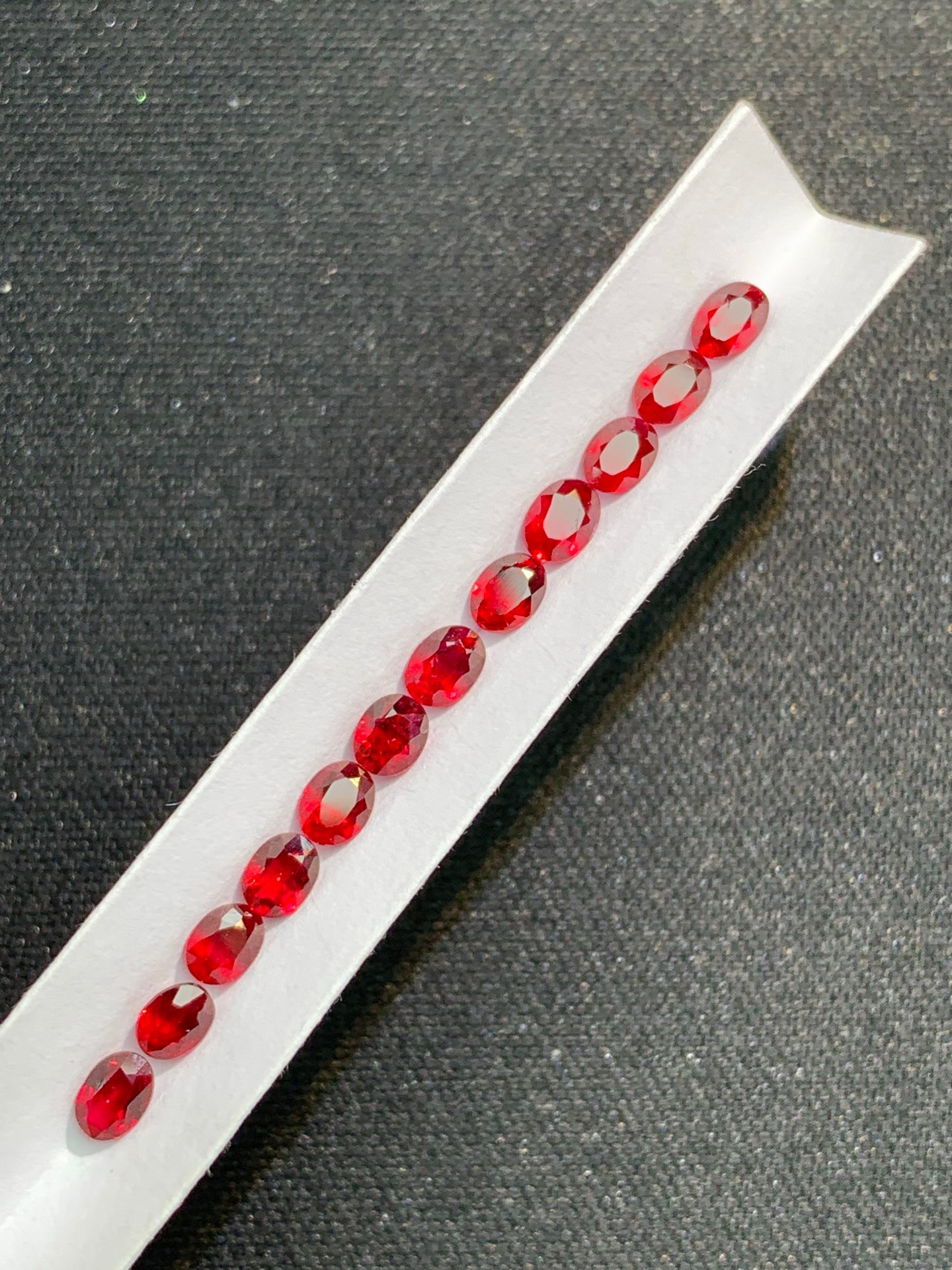 天然鸽血红红宝石一组12粒颗颗高品质