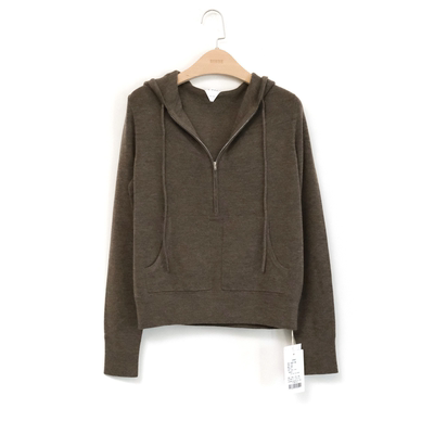 BBE礼贝 美丽奴羊毛16针+12针四平针连帽拉链套头针织上衣2005