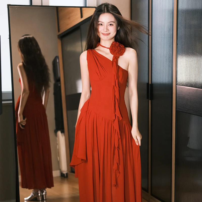 2025新款法式订婚礼服