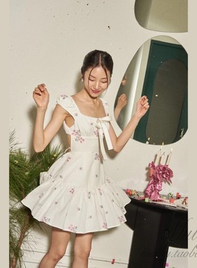 【泰国代购】设计师设计 Pleased文艺复古欧式玫瑰碎花连衣裙短裙