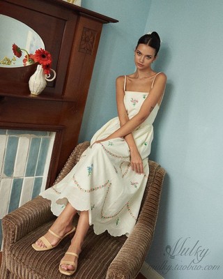 南法碎花露背连衣裙长裙