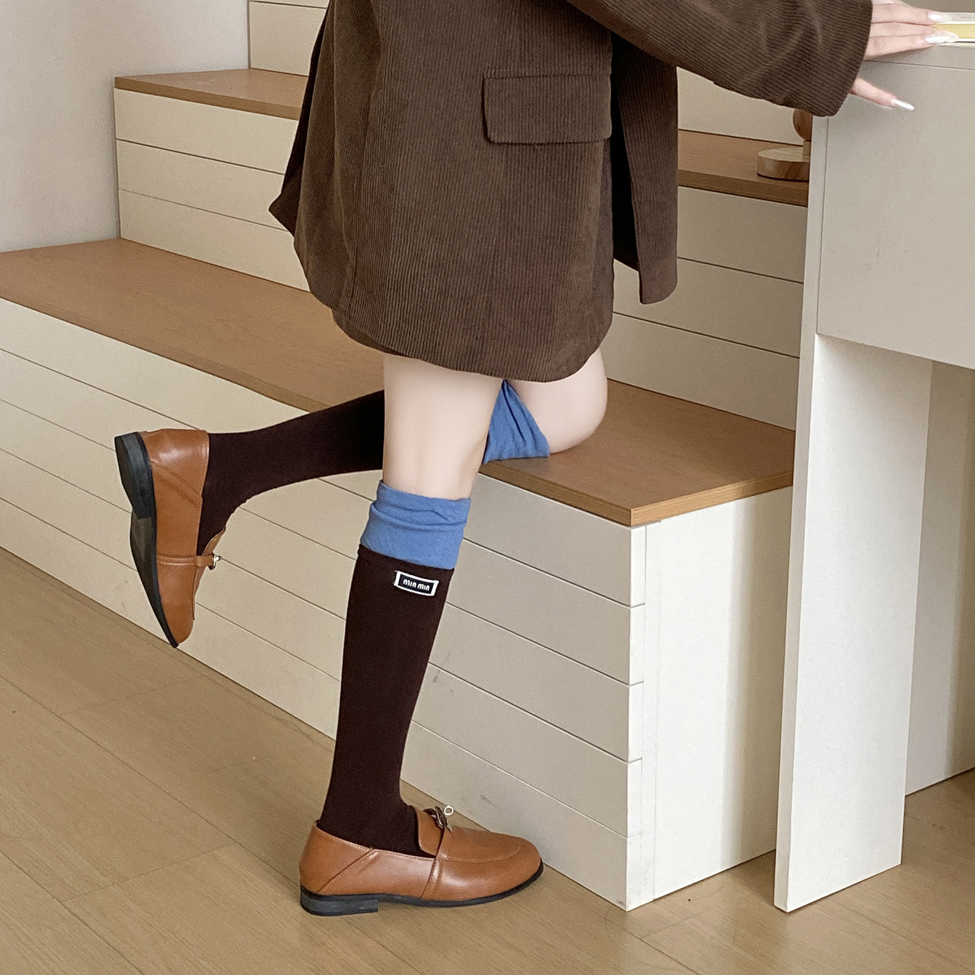 洞洞妖棕色拼蓝小腿袜女