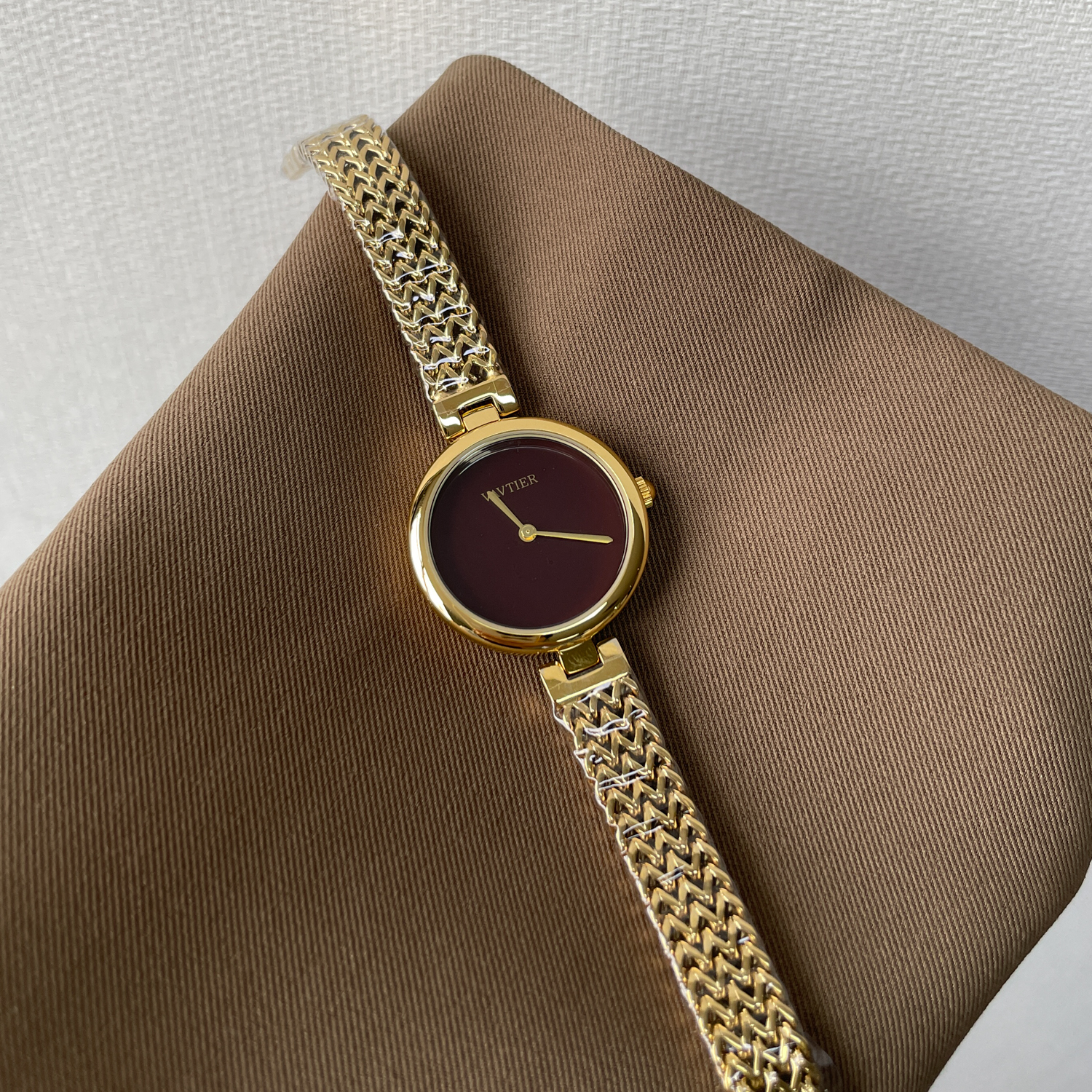 中古圆盘手表女小众艺术女生女表品牌潮流表2025新款网红爆款表金